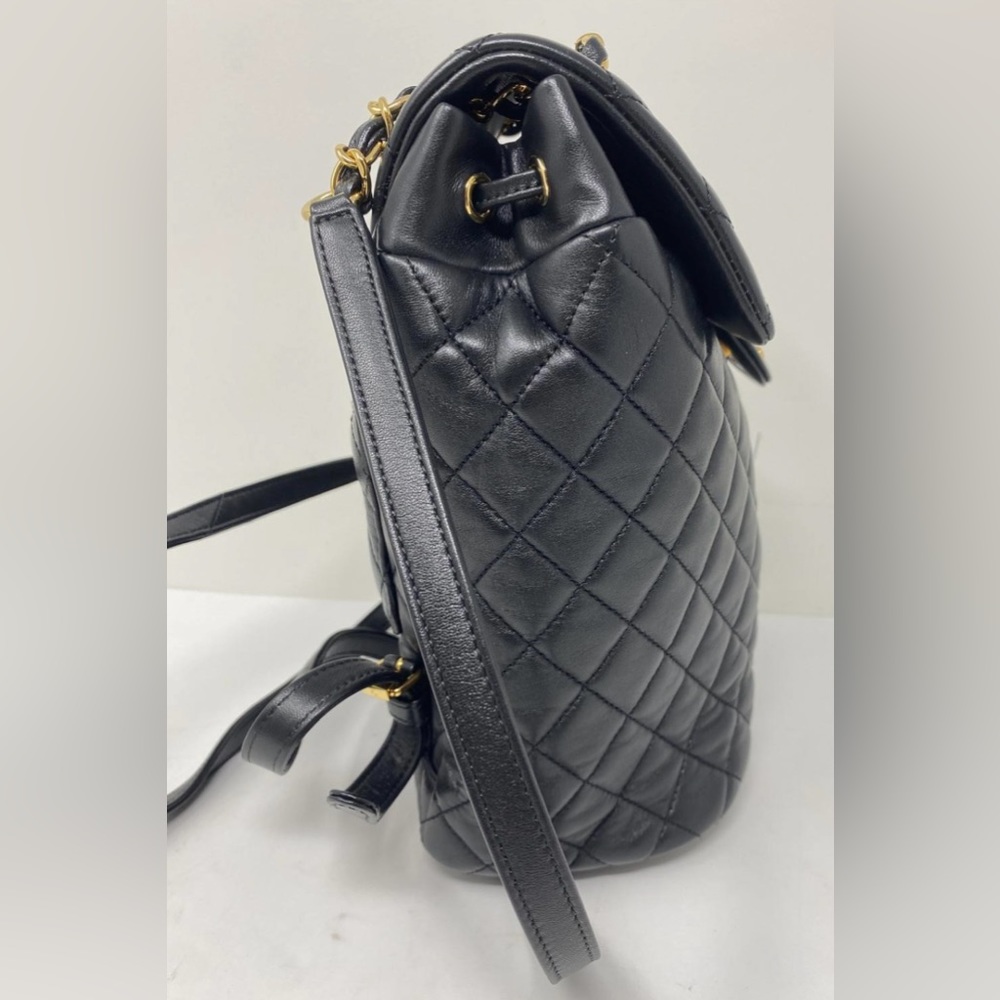 Chanel quilted black backpack - Picture 4 of 11